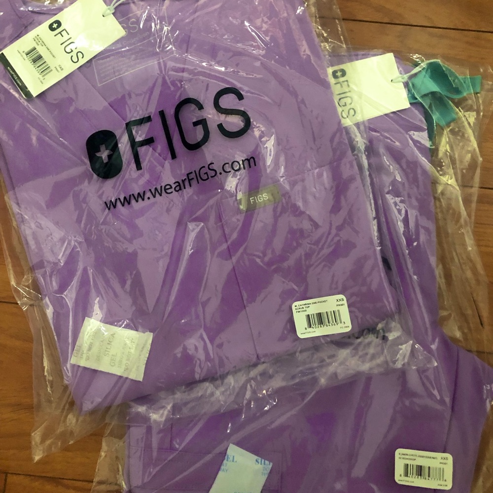 NWT Figs scrub set, joggers XXS+P Lilac Dawn